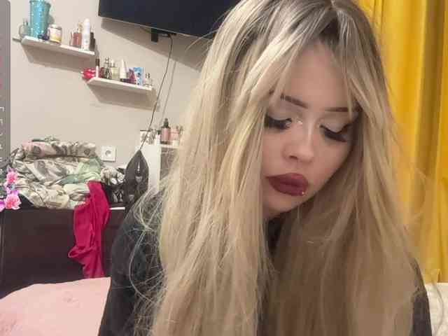 AngelenaBuote webcam