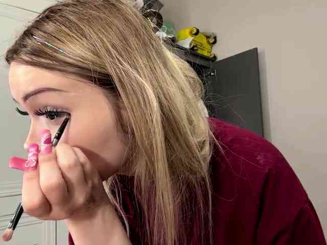 AngelenaBuote webcam