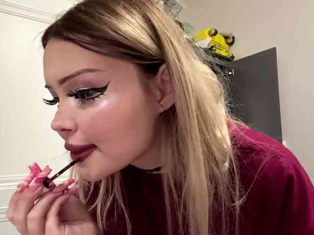 AngelenaBuote webcam