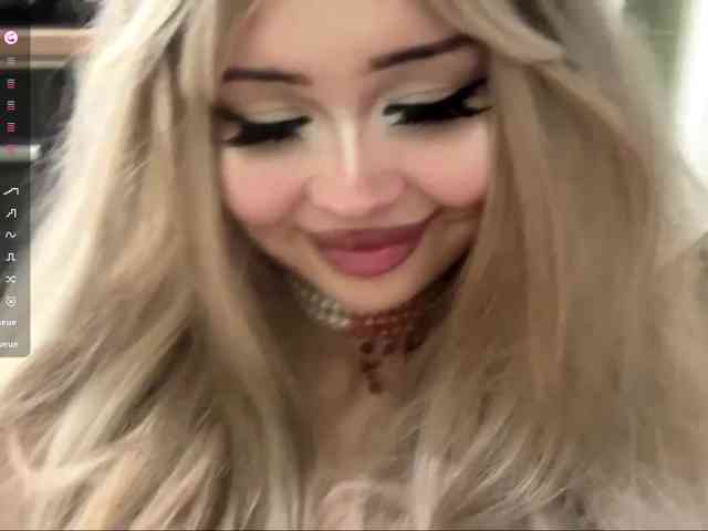 AngelenaBuote webcam