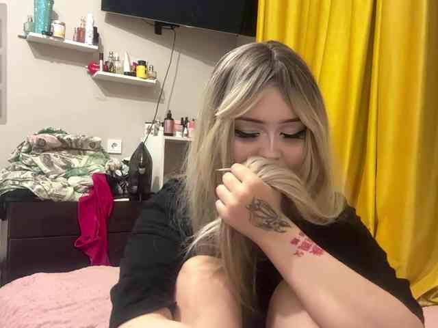 AngelenaBuote webcam