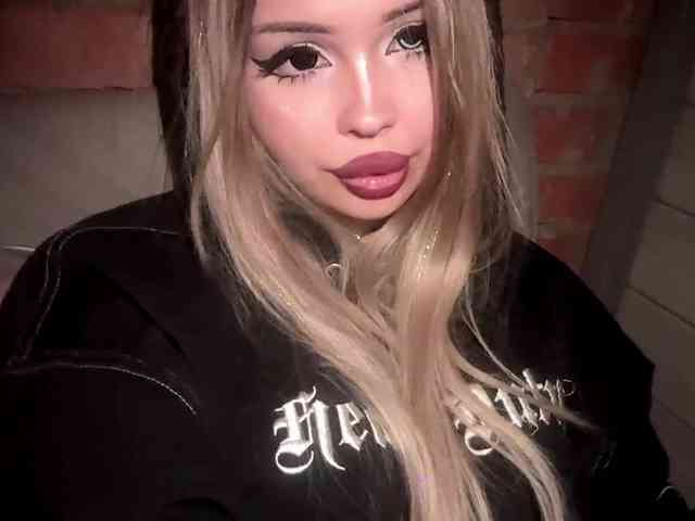 AngelenaBuote webcam