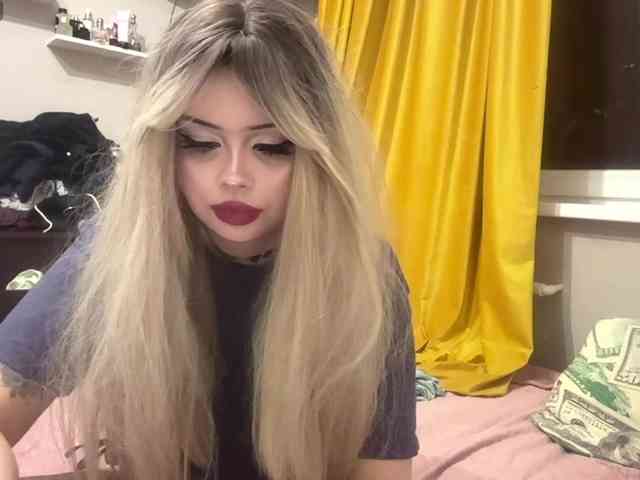 AngelenaBuote webcam