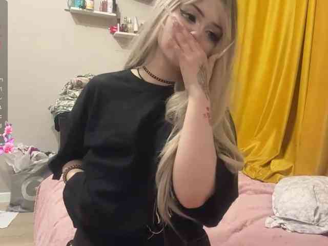 AngelenaBuote webcam