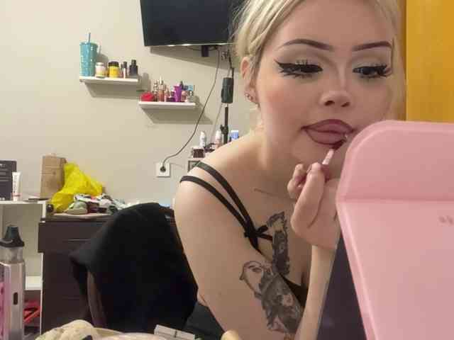 AngelenaBuote webcam