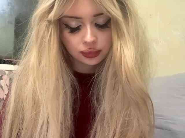 AngelenaBuote webcam