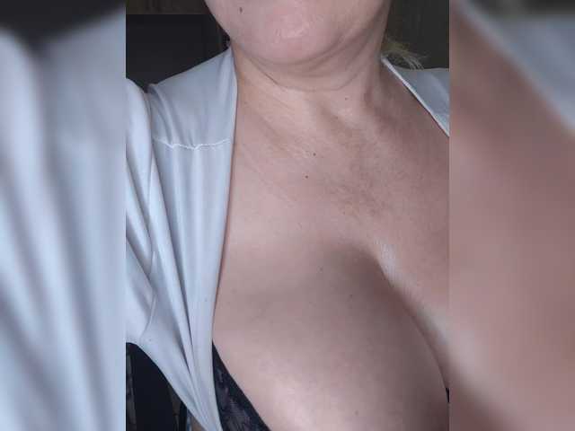 Alya-8 live cam on BongaCams