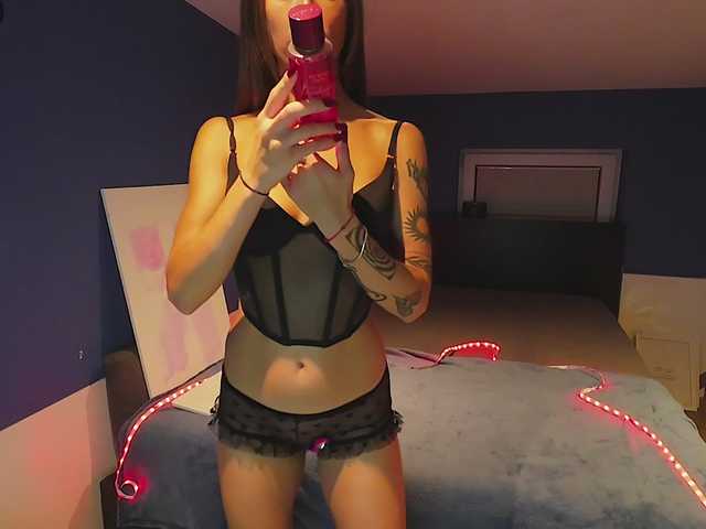 Juna97 live cam on BongaCams