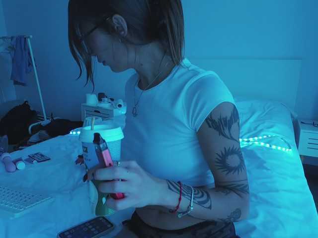 Juna97 live cam on BongaCams