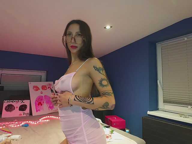 Juna97 live cam on BongaCams