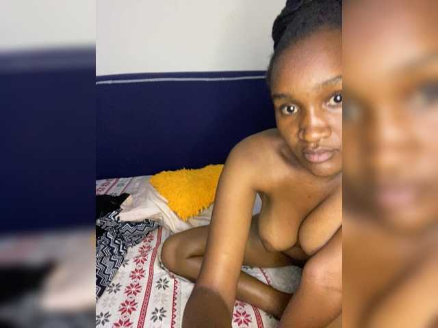 Sexydora8 live cam on BongaCams