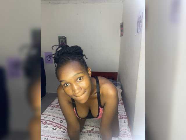 Sexydora8 live cam on BongaCams