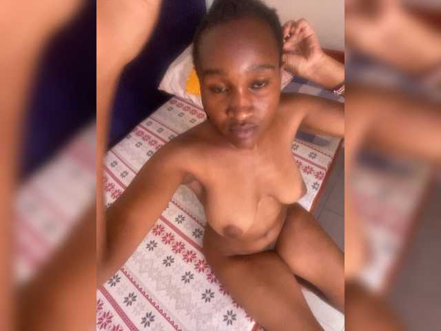 Sexydora8 live cam on BongaCams
