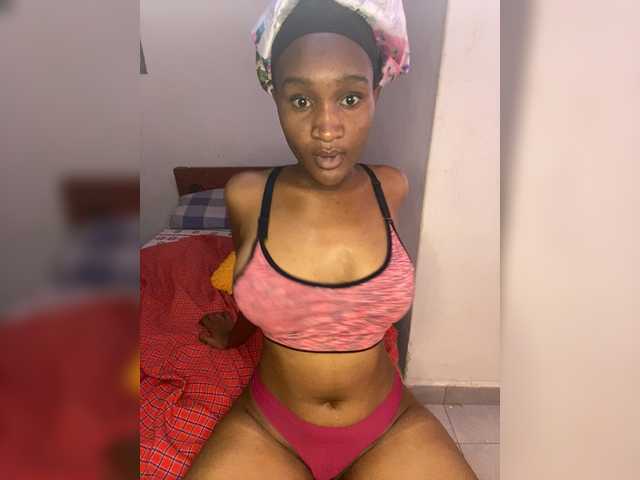 Sexydora8 live cam on BongaCams