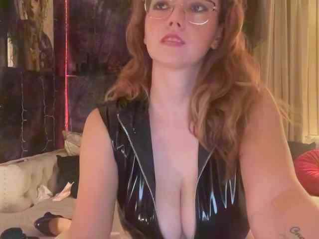 Model: JanieDarling