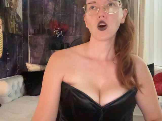 Model: JanieDarling