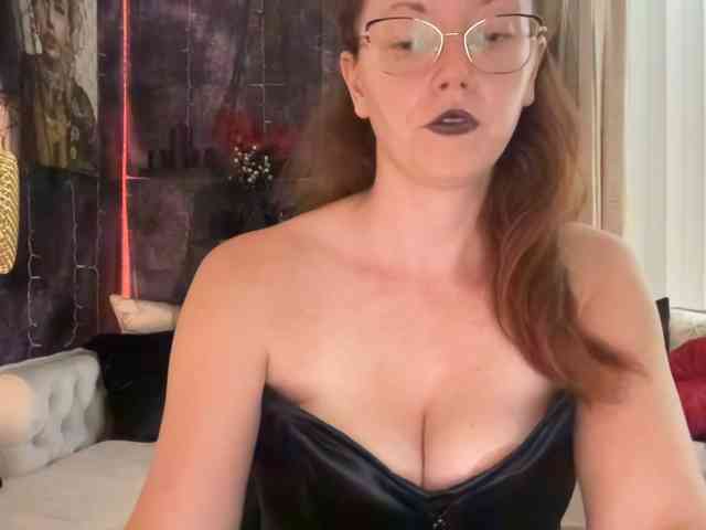 Model: JanieDarling