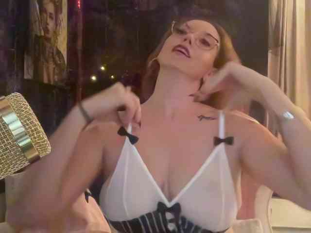 Model: JanieDarling