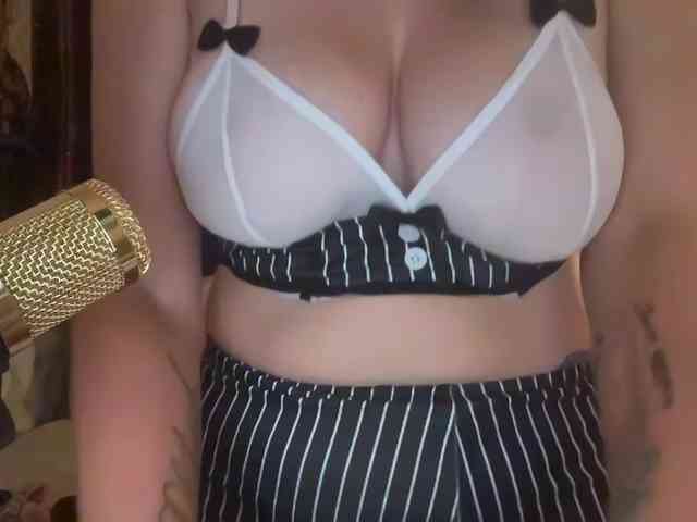 Model: JanieDarling