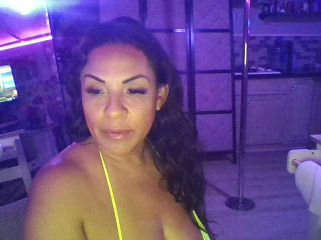 TastyLady213 live cam on BongaCams