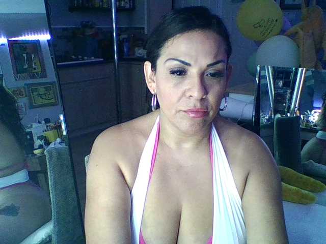 TastyLady213 live cam on BongaCams