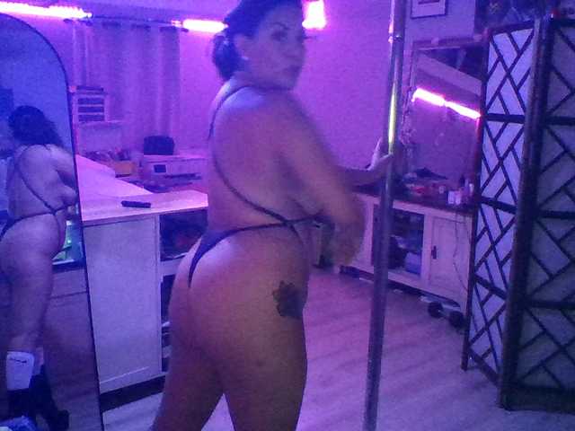 TastyLady213 live cam on BongaCams