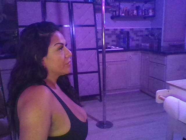 TastyLady213 live cam on BongaCams