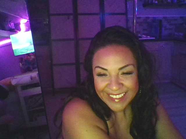 TastyLady213 live cam on BongaCams