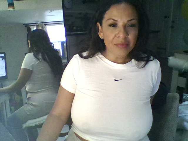 TastyLady213 live cam on BongaCams