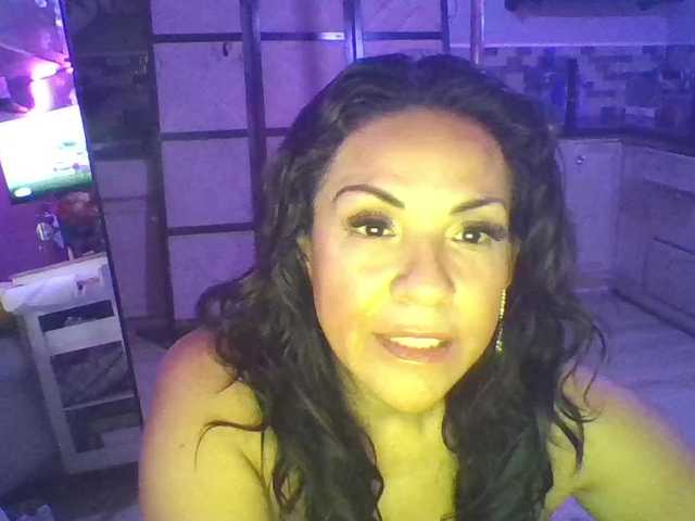 TastyLady213 live cam on BongaCams