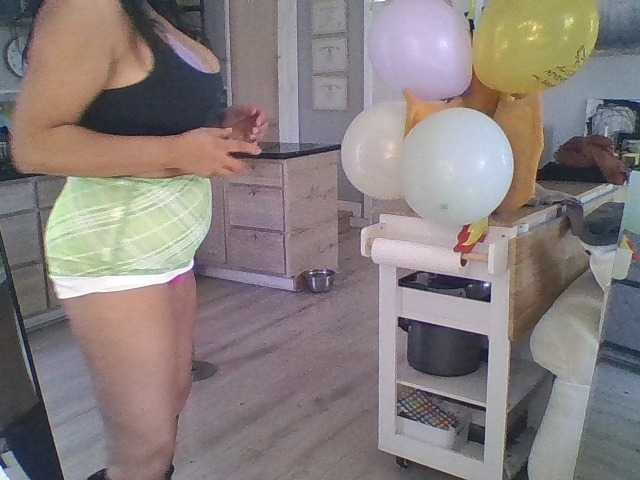 TastyLady213 live cam on BongaCams