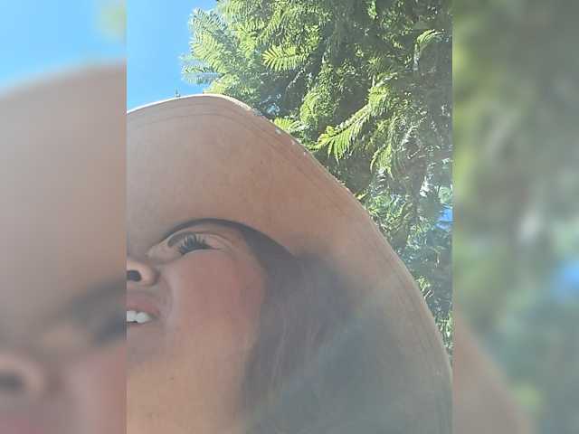 TastyLady213 live cam preview