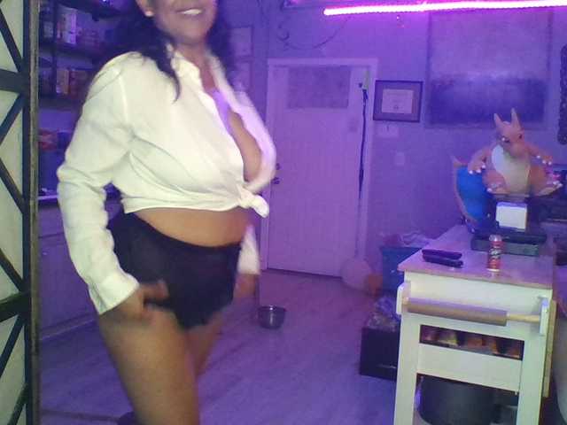 TastyLady213 live cam on UnifiedCams