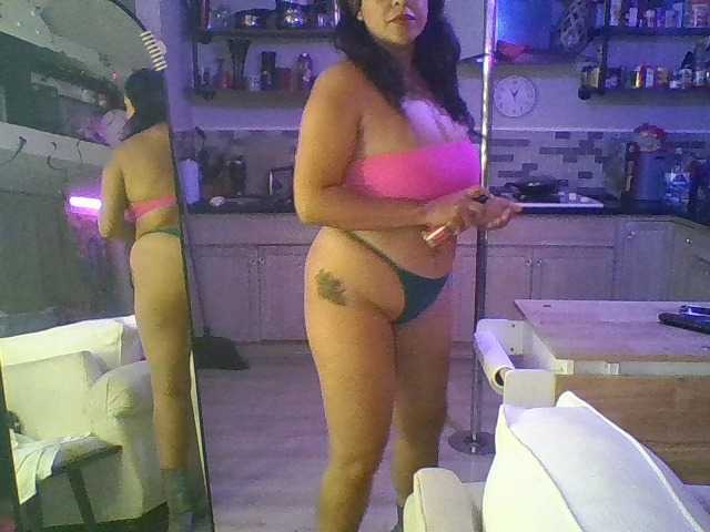 TastyLady213 live cam