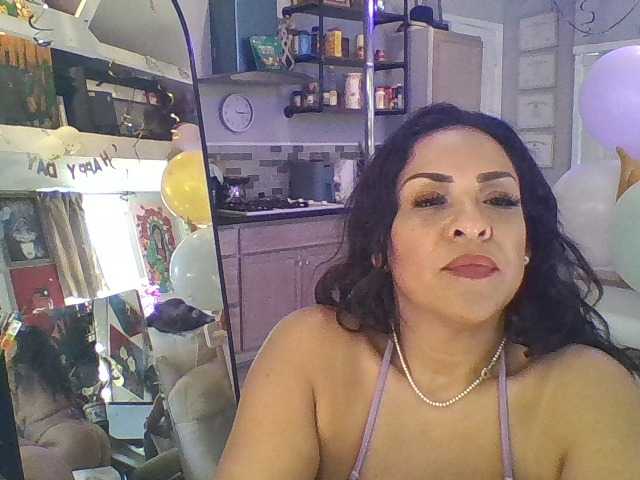 TastyLady213 live cam on BongaCams