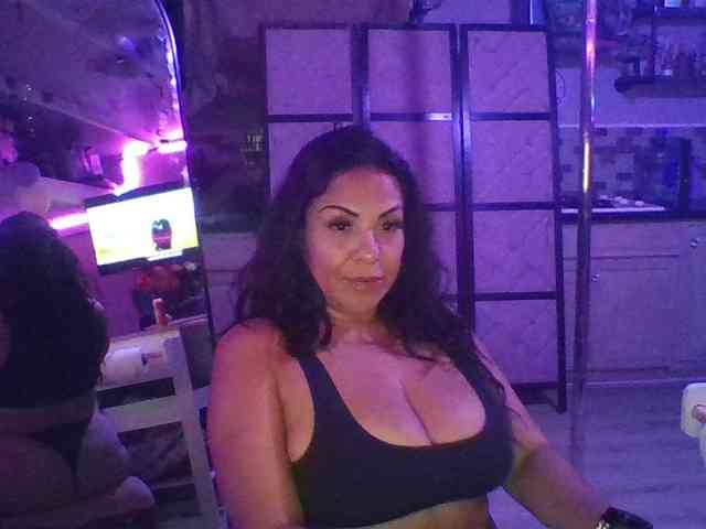 TastyLady213 webcam