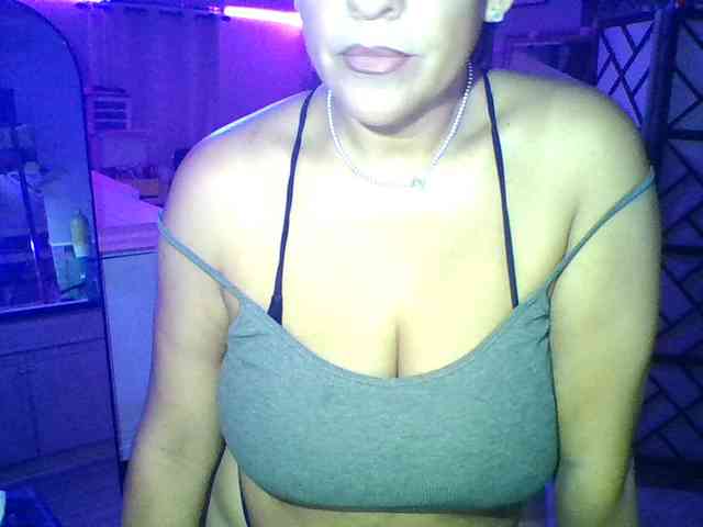 TastyLady213 webcam