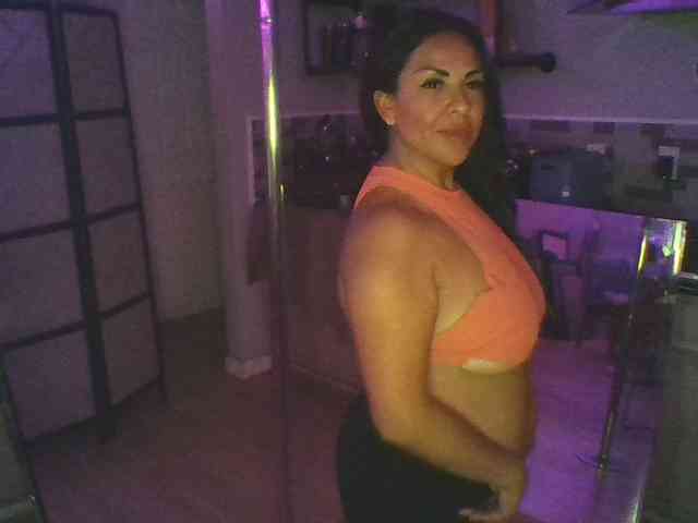 TastyLady213 webcam