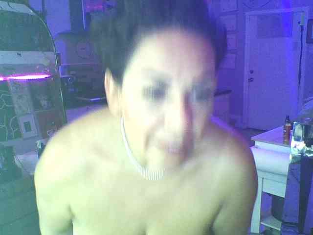 TastyLady213 webcam