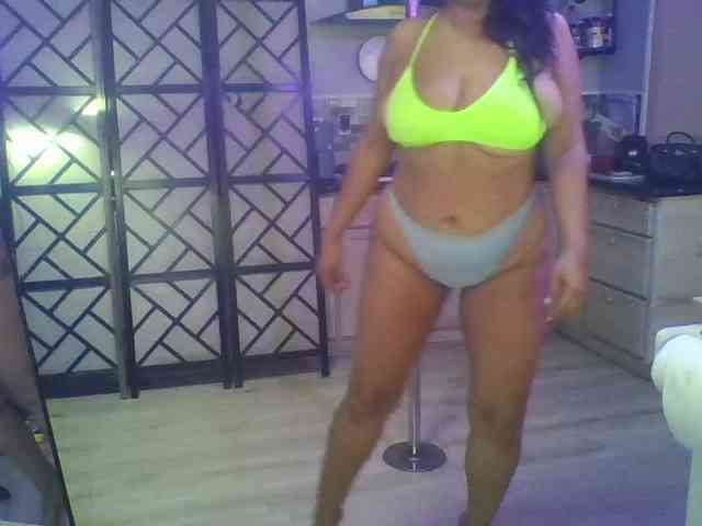 TastyLady213 webcam