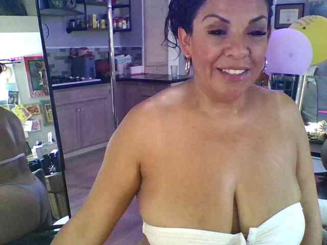 TastyLady213 webcam