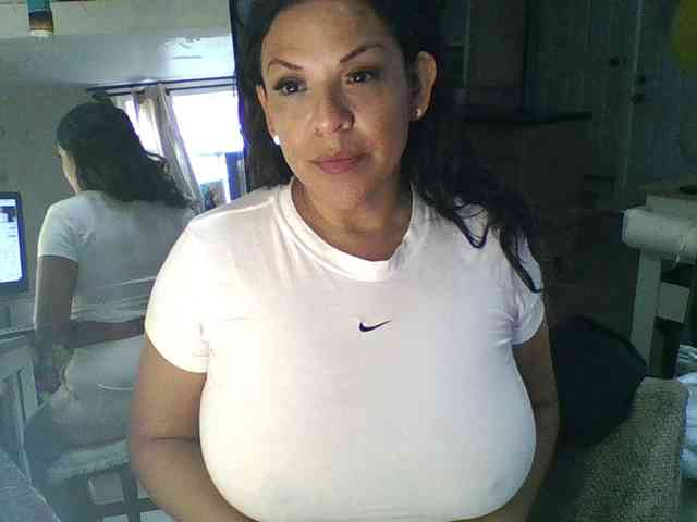 TastyLady213 webcam