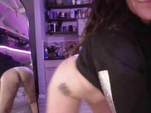 TastyLady213 webcam