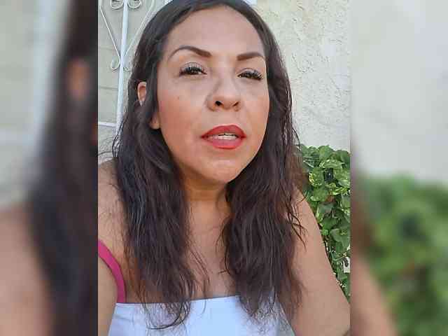 TastyLady213 webcam