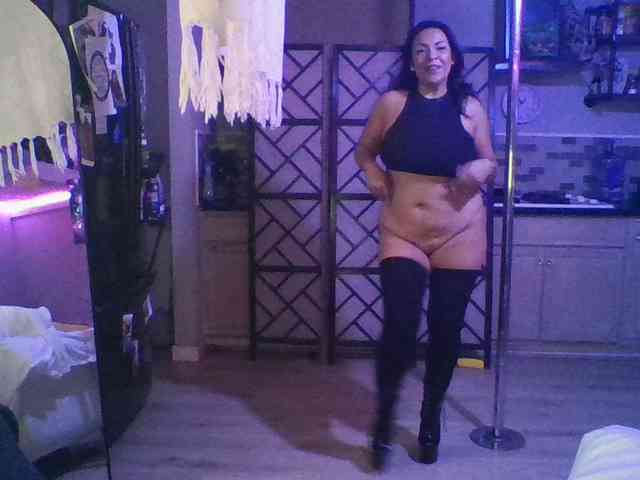 TastyLady213 webcam
