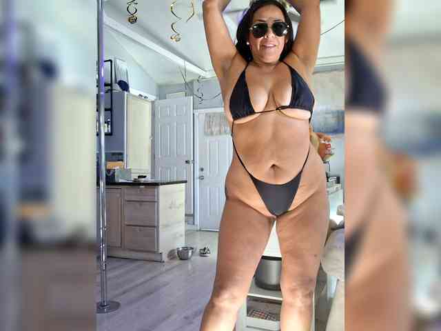 TastyLady213 Sex Cam Show