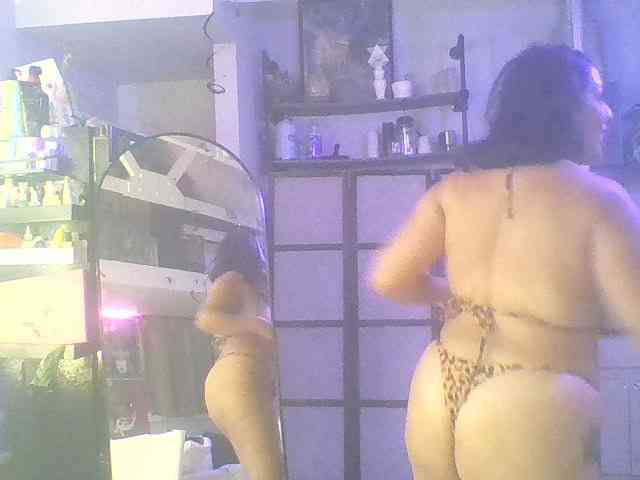 TastyLady213 webcam