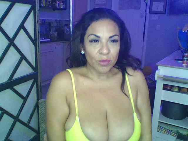 TastyLady213 webcam