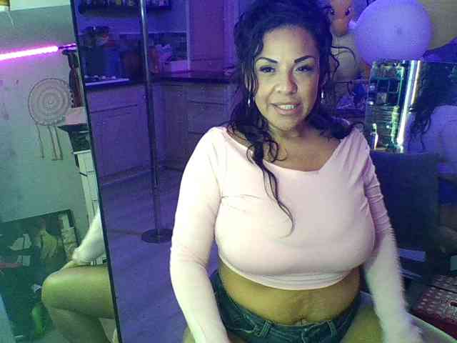 TastyLady213 webcam