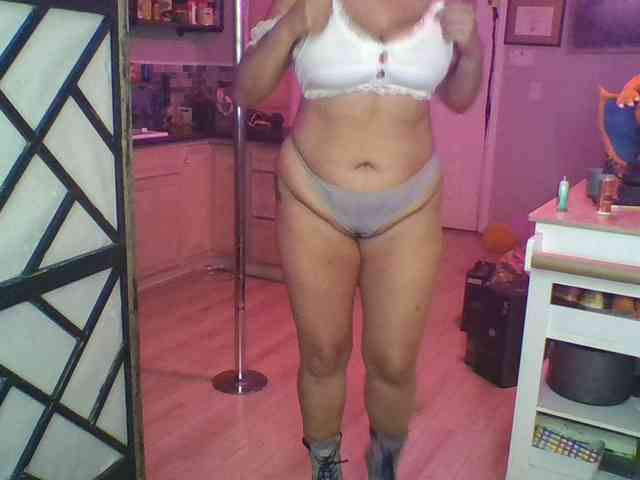 TastyLady213 webcam
